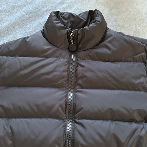 Moncler black short puffer with zip cuffs - Picture 8 of 16
